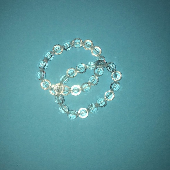 🌸Set of 2 Clear Bead Stretch Bracelets - Picture 3 of 4